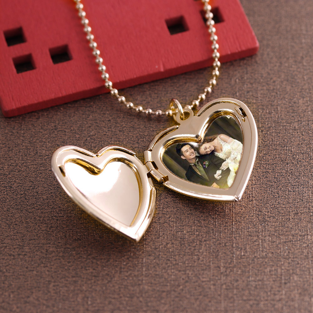 HOOH 1PC a forma di cuore amic - Heart Locket Necklace Photo recensione e prezzo